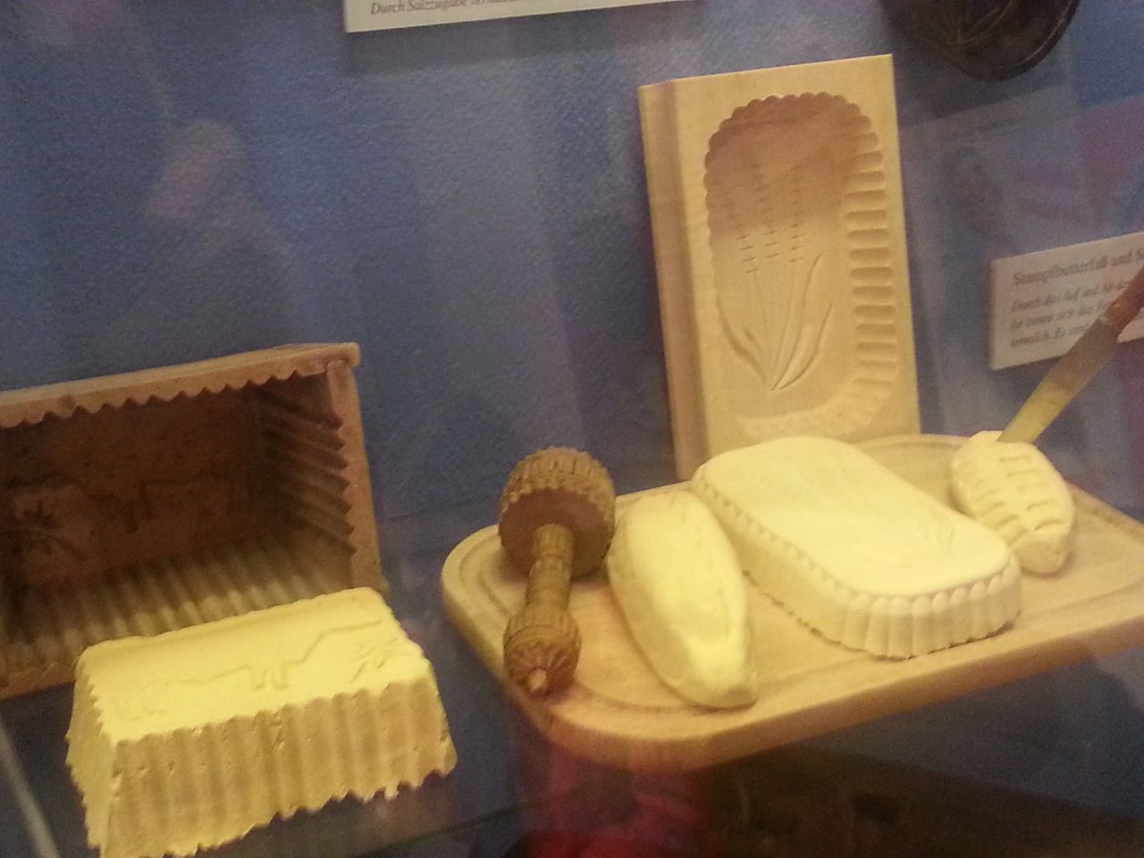Einst formte man die Butter mit aus Holz geschnitzten Modeln.